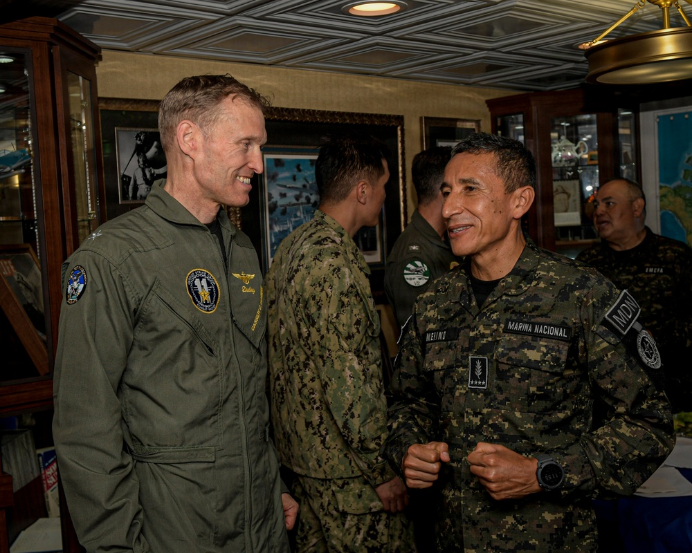 Nimitz Welcomes Distinguished Visitors from El Salvador