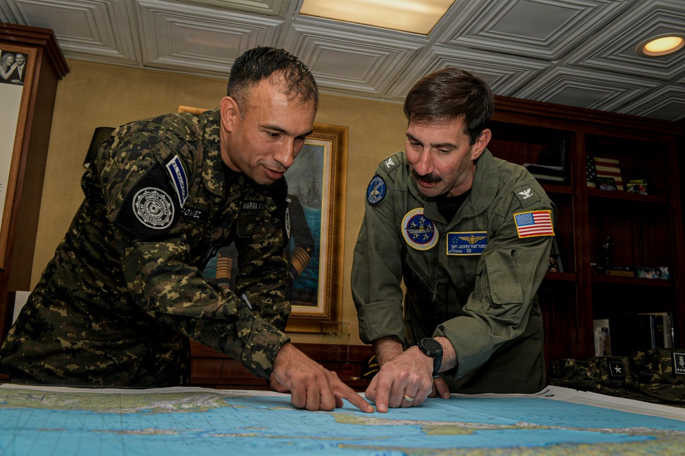 Nimitz Welcomes Distinguished Visitors from El Salvador