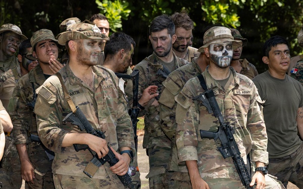 Jungle Operations Training Course - Panama 26-04: Green Mile