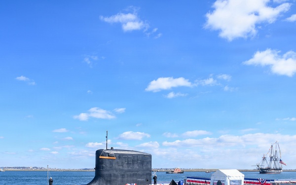 USS Massachusetts (SSN 798) is Commissioned in Boston