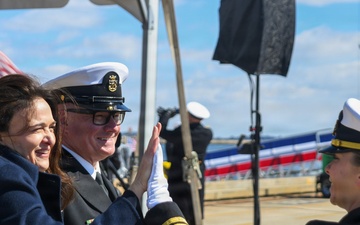USS Massachusetts (SSN 798) is Commissioned in Boston