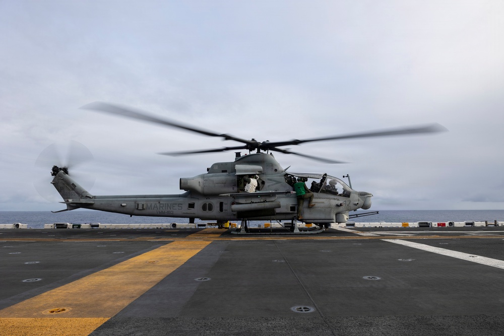11th MEU Marines, Sailors Conduct Deck Landing Qualifications Aboard USS Boxer