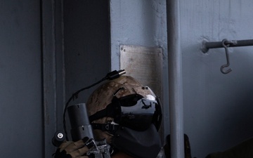 11th MEU Marines, Sailors Conduct Deck Landing Qualifications Aboard USS Boxer