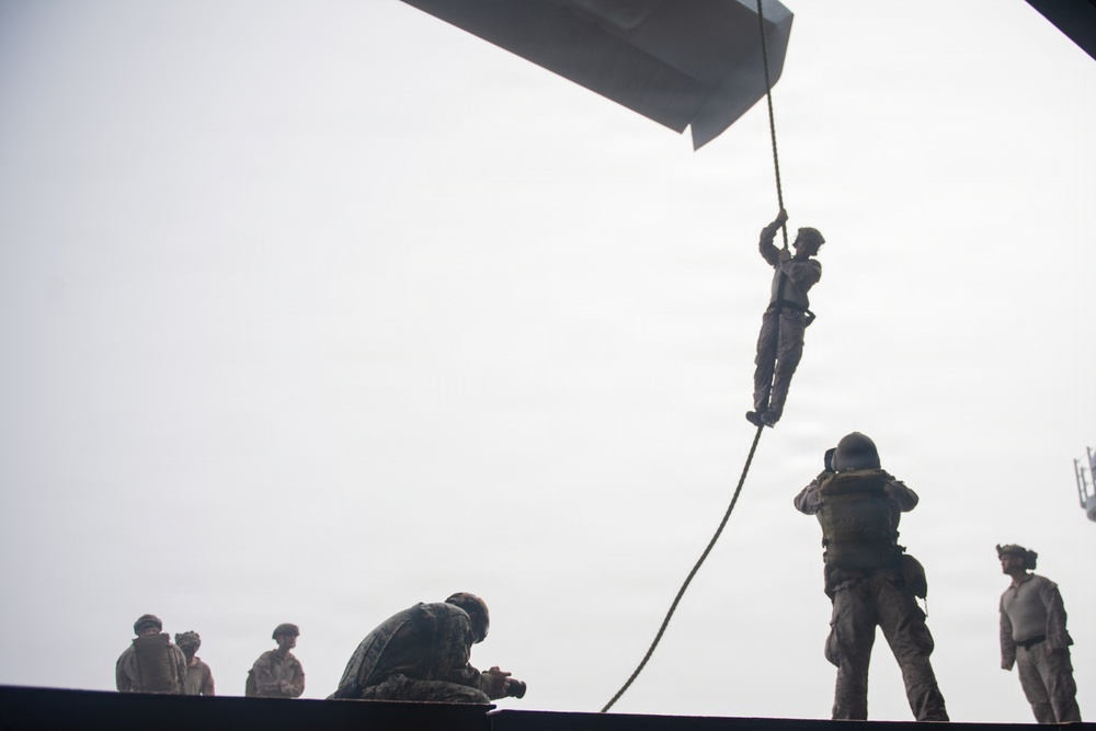 11th MEU Conducts Fast Rope Drills Aboard USS Boxer