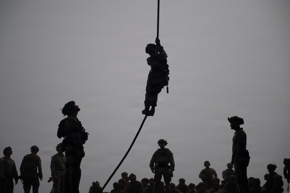 11th MEU Conducts Fast Rope Drills Aboard USS Boxer