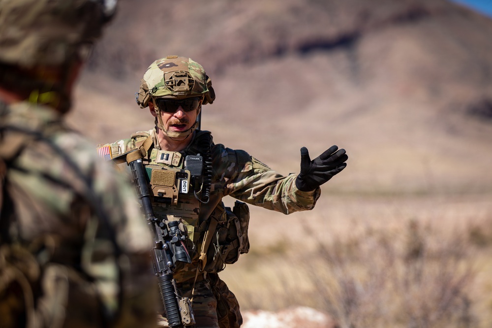 Task Force Seminole soldiers conduct combined arms live-fire exercise at Fort Bliss