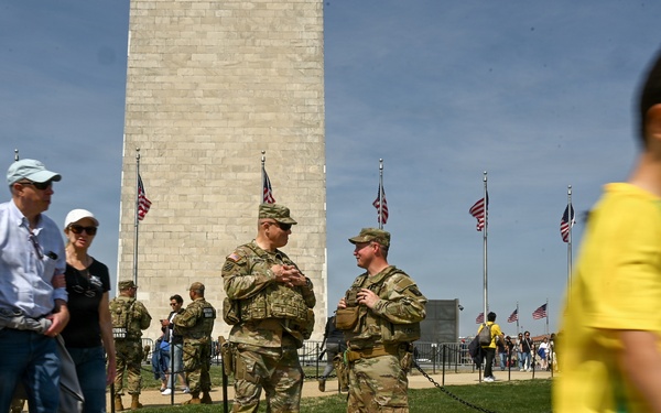 DCNG Commanding General visits JTF-DC Soldiers on the National Mall