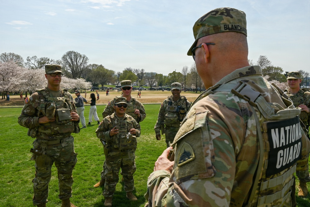 DCNG Commanding General visits JTF-DC Soldiers on the National Mall