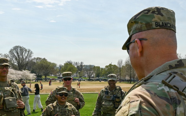 DCNG Commanding General visits JTF-DC Soldiers on the National Mall