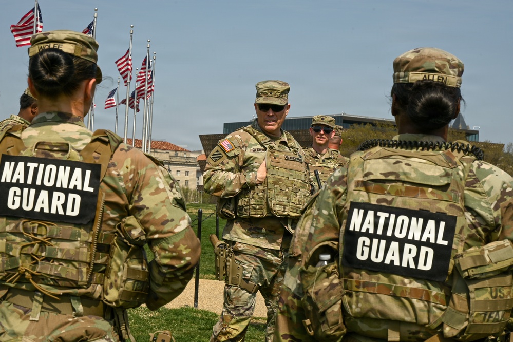 DCNG Commanding General visits JTF-DC Soldiers on the National Mall