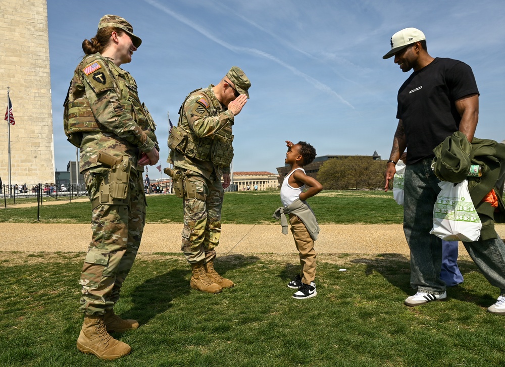DCNG Commanding General visits JTF-DC Soldiers on the National Mall