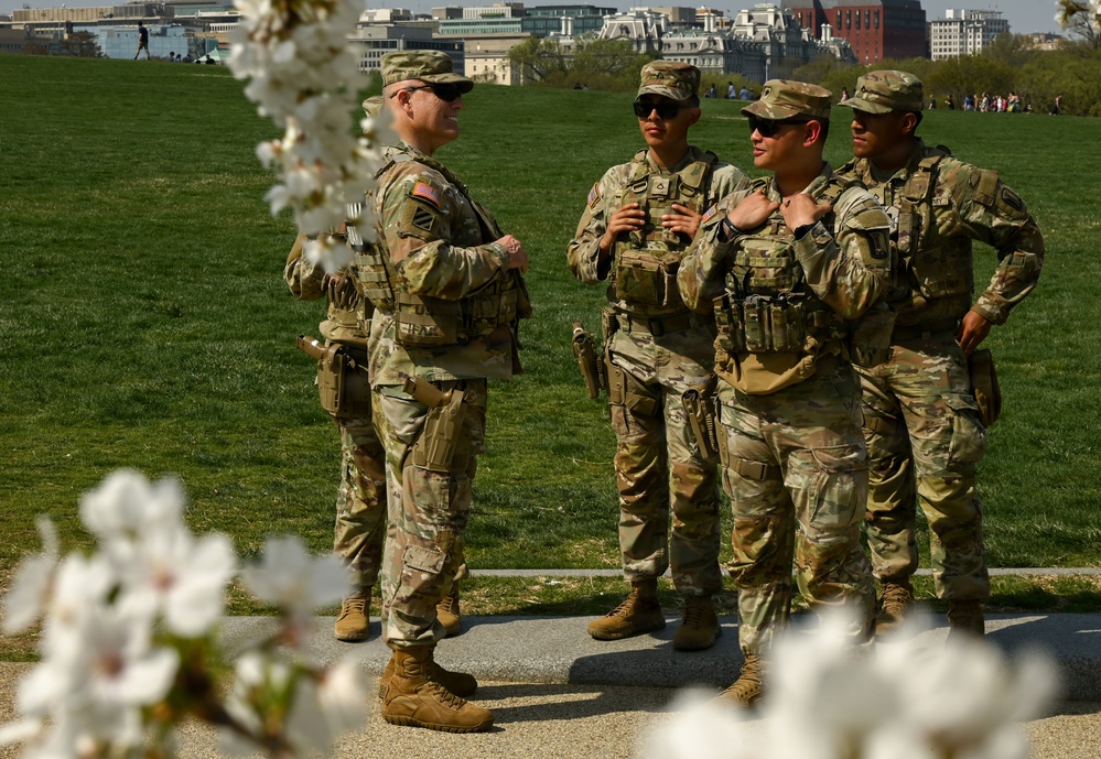 DCNG Commanding General visits JTF-DC Soldiers on the National Mall