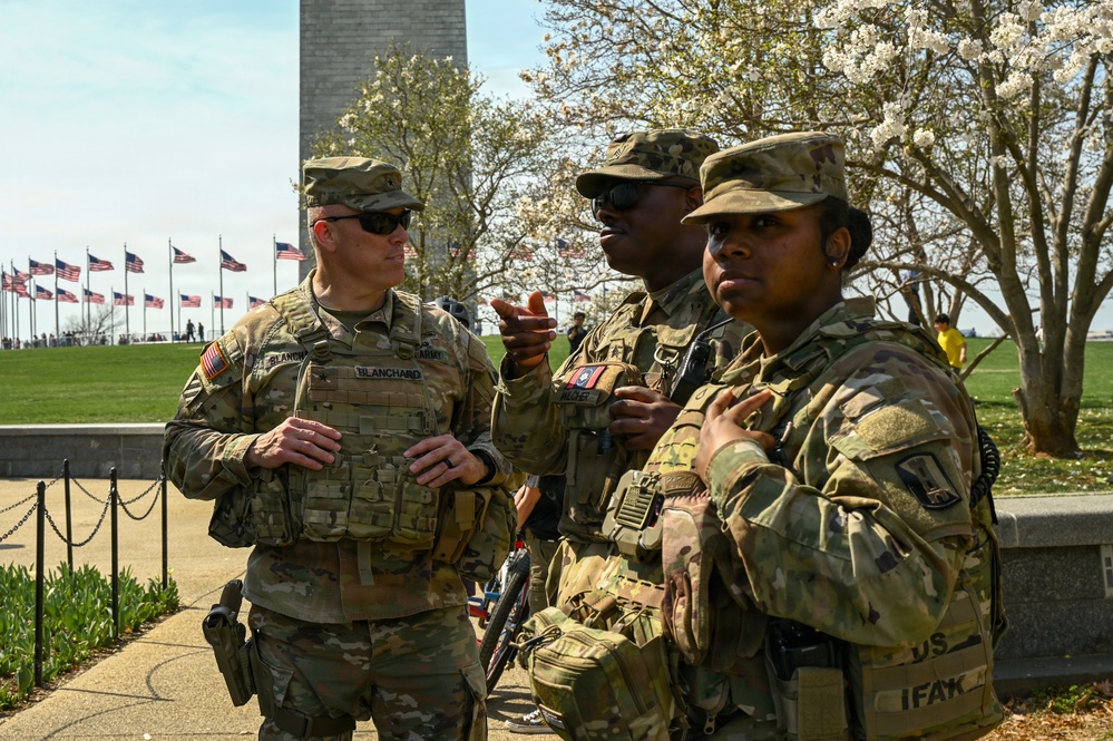 DCNG Commanding General visits JTF-DC Soldiers on the National Mall