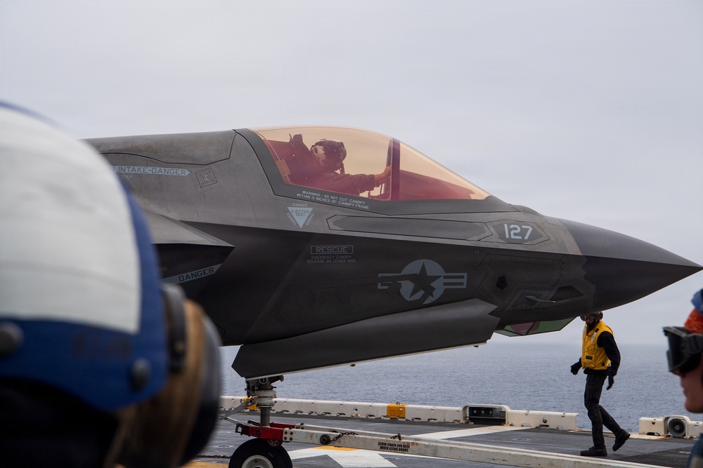 Boxer Conducts Flight Operations