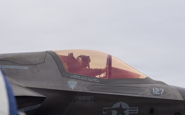 Boxer Conducts Flight Operations