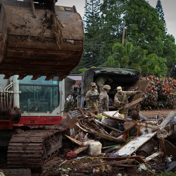 Hawaii National Guard assists Waialua residents with flood debris removal