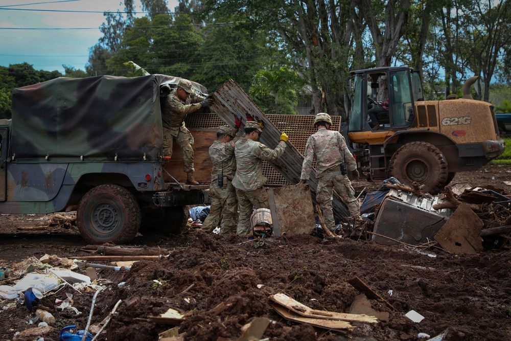 Hawaii National Guard assists Waialua residents with flood debris removal