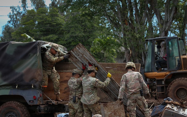 Hawaii National Guard assists Waialua residents with flood debris removal