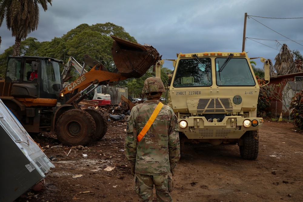 Hawaii National Guard assists Waialua residents with flood debris removal