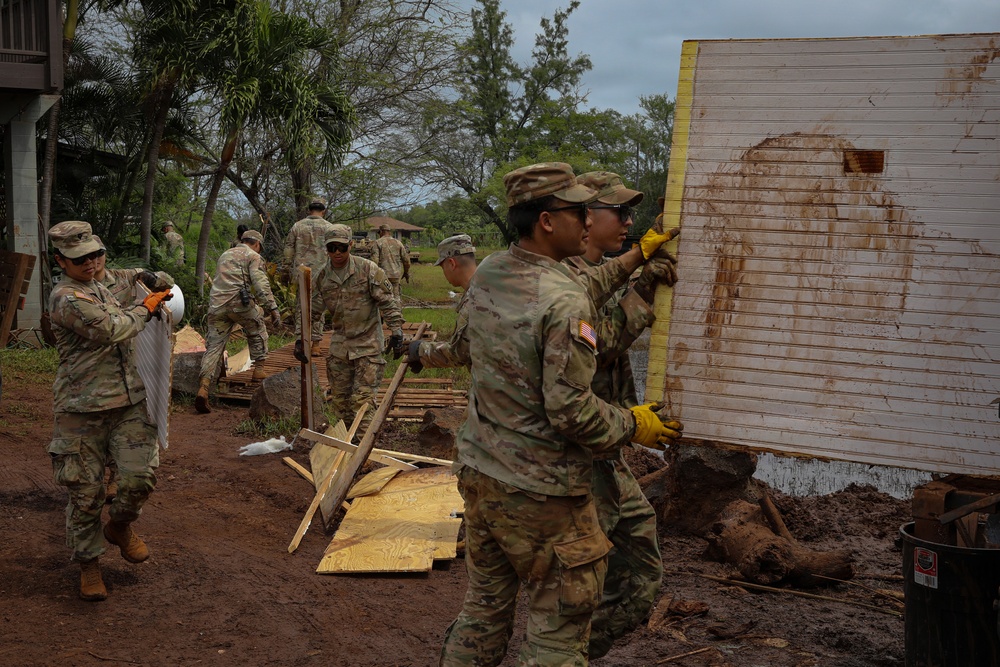 Hawaii National Guard assists Waialua residents with flood debris removal
