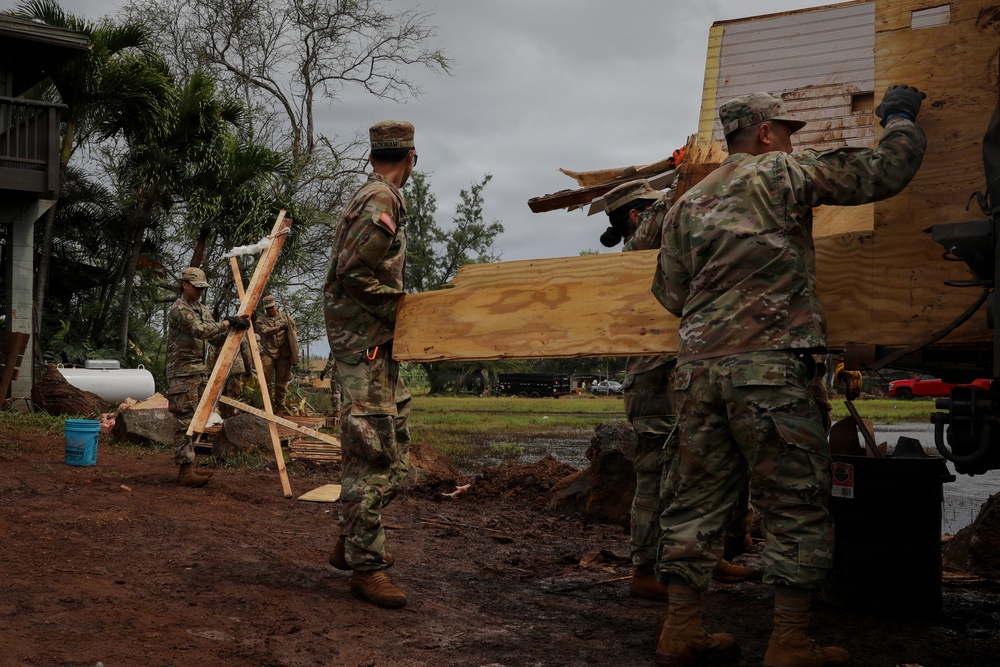 Hawaii National Guard assists Waialua residents with flood debris removal