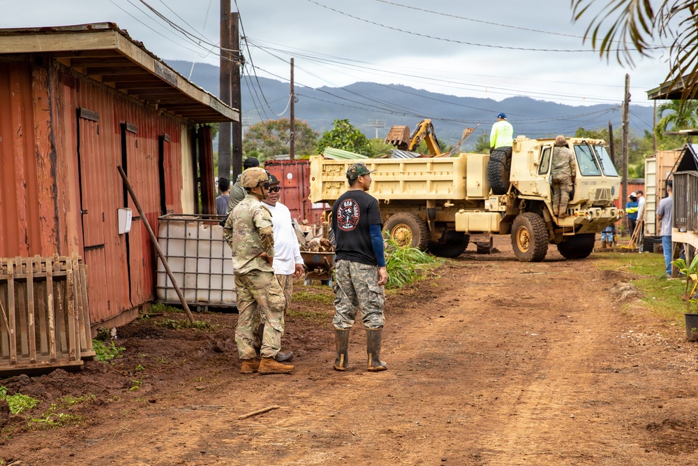 Hawaii National Guard assists Waialua residents with flood debris removal