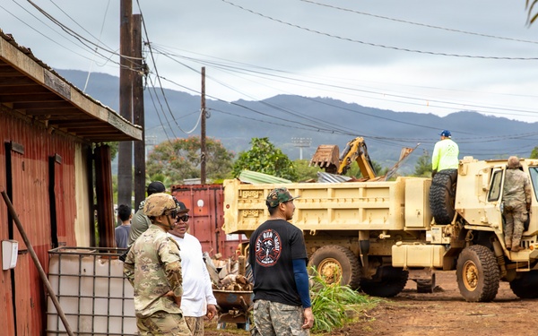 Hawaii National Guard assists Waialua residents with flood debris removal