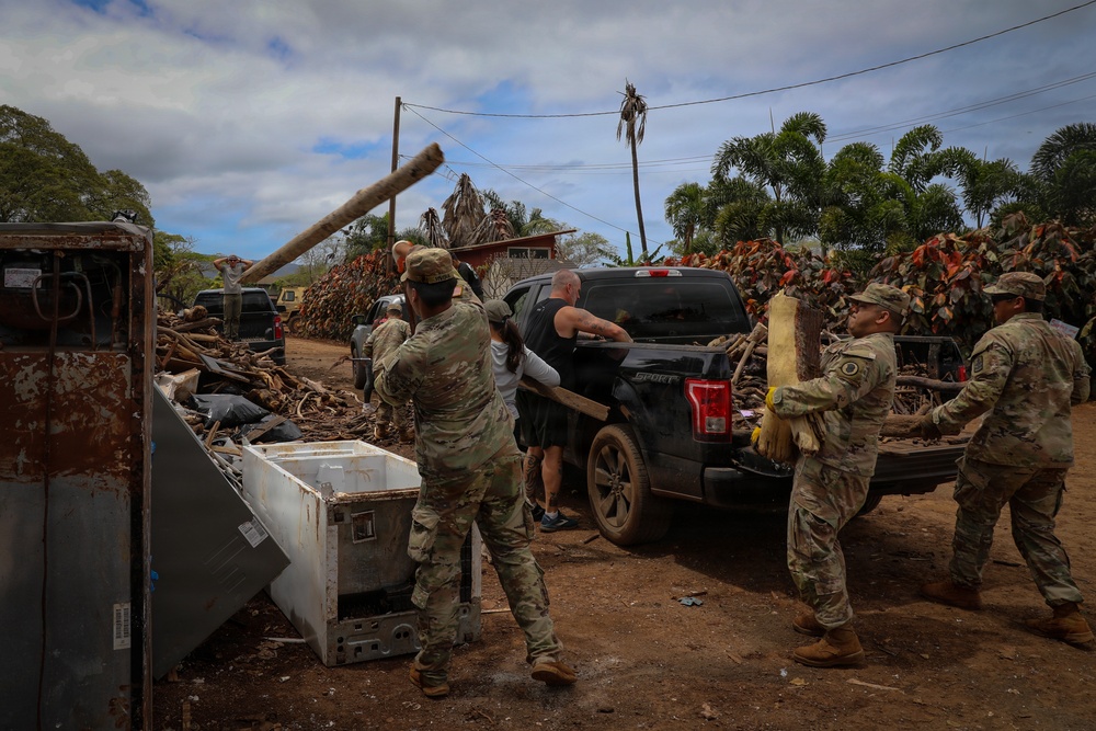 Hawaii National Guard assists Waialua residents with flood debris removal