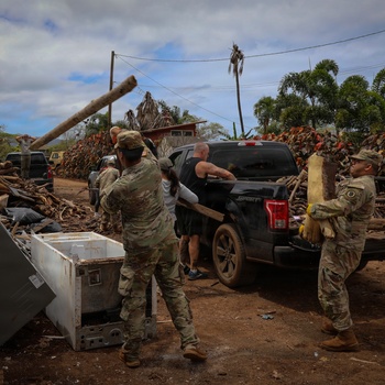 Hawaii National Guard assists Waialua residents with flood debris removal