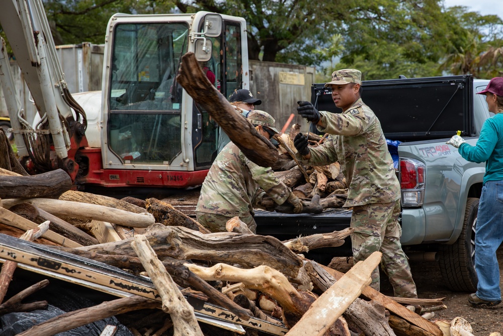 Hawaii National Guard assists Waialua residents with flood debris removal