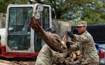 Hawaii National Guard assists Waialua residents with flood debris removal