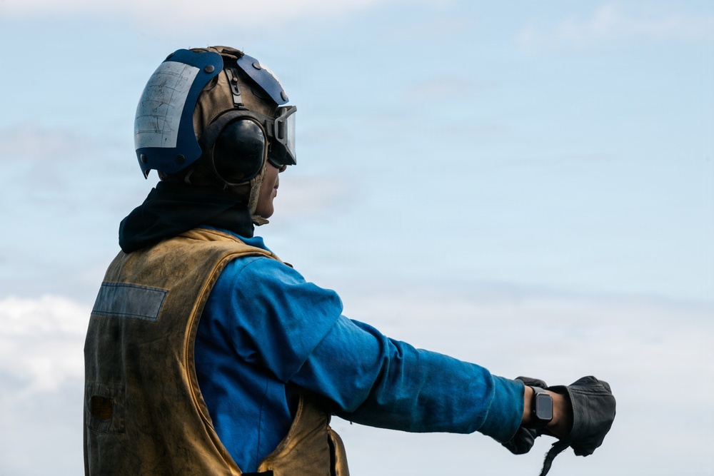 11th MEU Marines, Sailors conduct flight deck operations aboard USS Portland