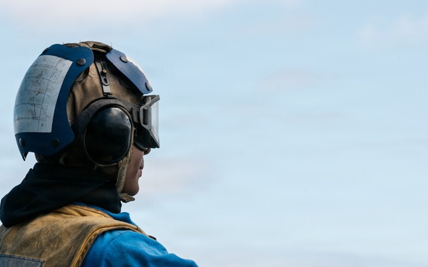 11th MEU Marines, Sailors conduct flight deck operations aboard USS Portland