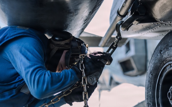 11th MEU Marines, Sailors conduct flight deck operations aboard USS Portland