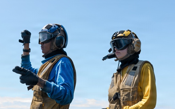 11th MEU Marines, Sailors conduct flight deck operations aboard USS Portland