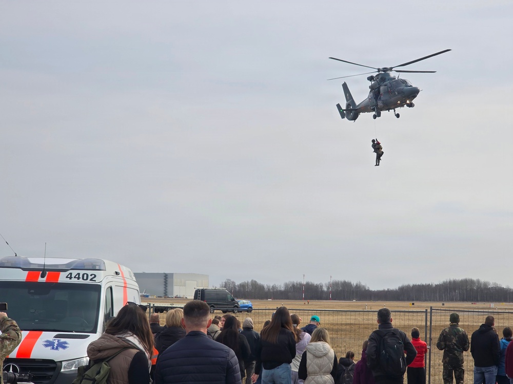 Lithuanian Forces SAR demonstration at Runway Run '26