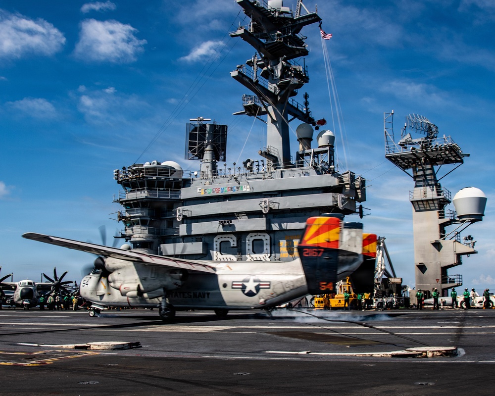 Panamanian Distinguished Visitors Observe Nimitz Flight Operations