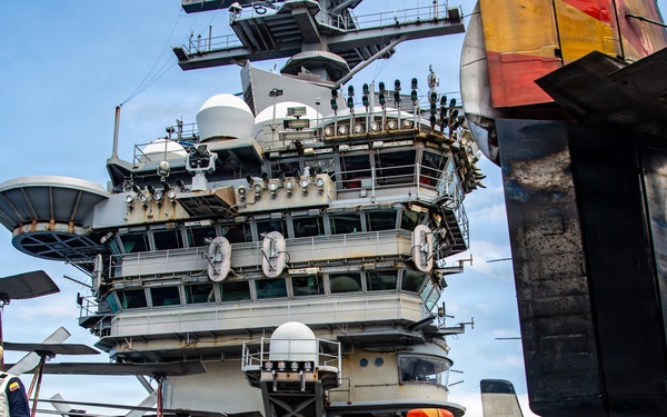 Panamanian Distinguished Visitors Observe Nimitz Flight Operations