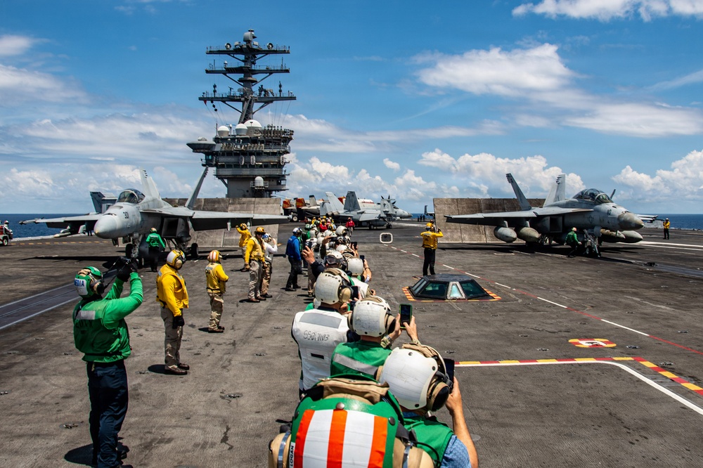 Panamanian Distinguished Visitors Observe Nimitz Flight Operations