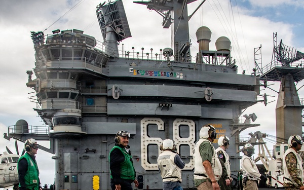 Panamanian Distinguished Visitors Observe Nimitz Flight Operations