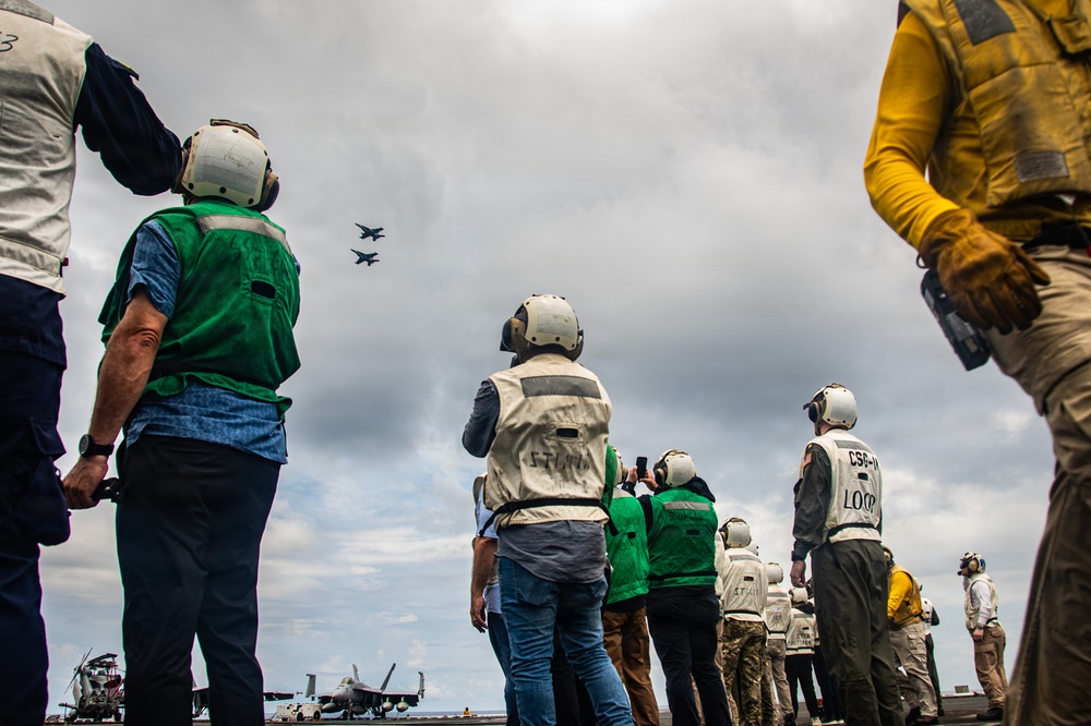 Panamanian Distinguished Visitors Observe Nimitz Flight Operations