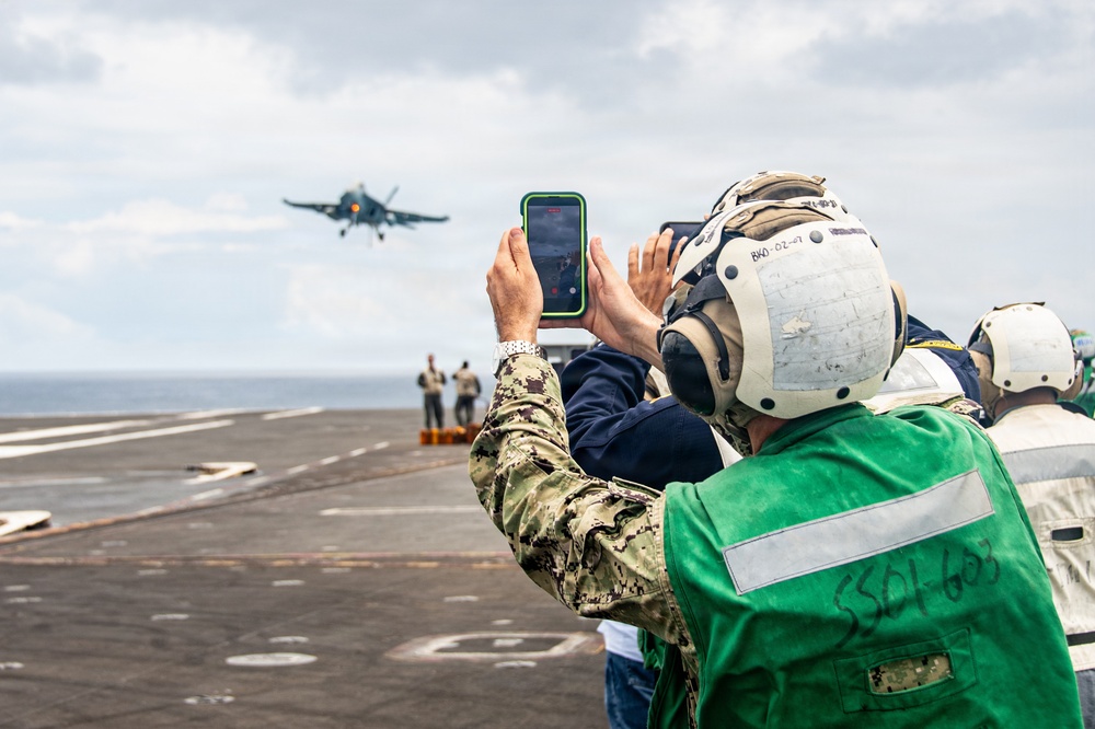 Panamanian Distinguished Visitors Observe Nimitz Flight Operations