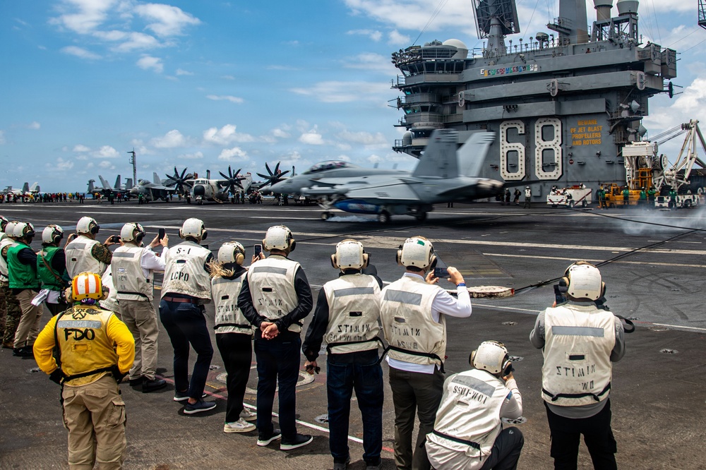 Panamanian Distinguished Visitors Observe Nimitz Flight Operations