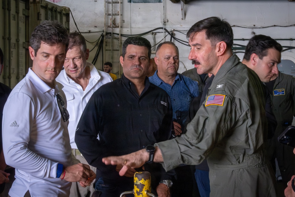 Panamania DVs tour the USS Nimitz