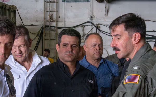 Panamania DVs tour the USS Nimitz