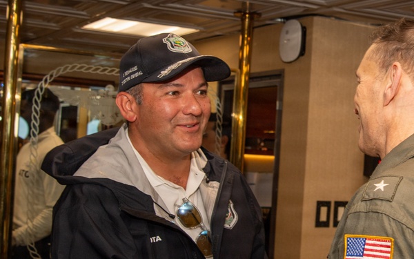 Nimitz Welcomes Panamanian Distinguished Visitors