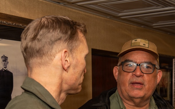 Nimitz Welcomes Panamanian Distinguished Visitors