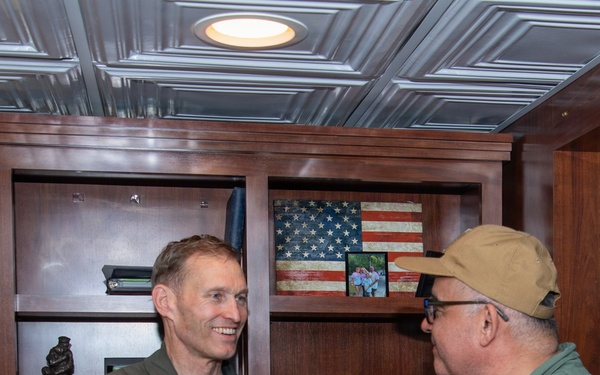 Nimitz Welcomes Panamanian Distinguished Visitors