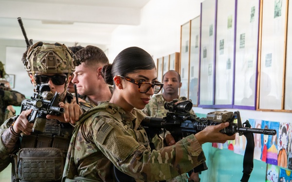 U.S. Soldiers Train with Lithuanian Allies During 91st Soft Launch in Utena