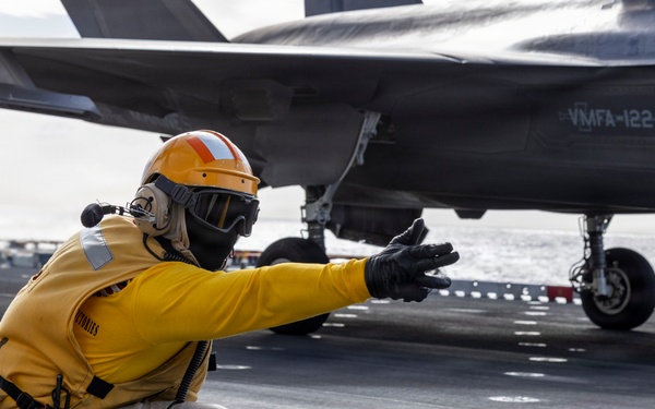 11th MEU Marines, Sailors Conduct Deck Landing Qualifications Aboard USS Boxer